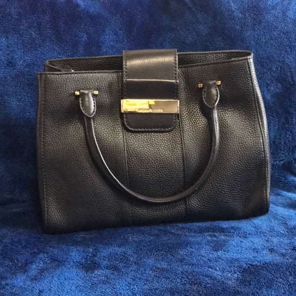 Michael Kors Handbags - MICHAEL KORS BLACK LEATHER TOTE BAG
